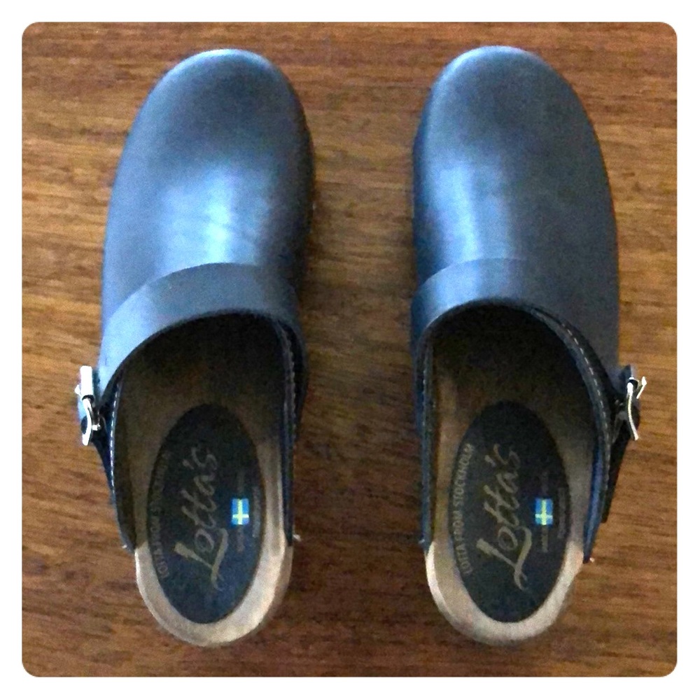 Lotta’s Black Clogs